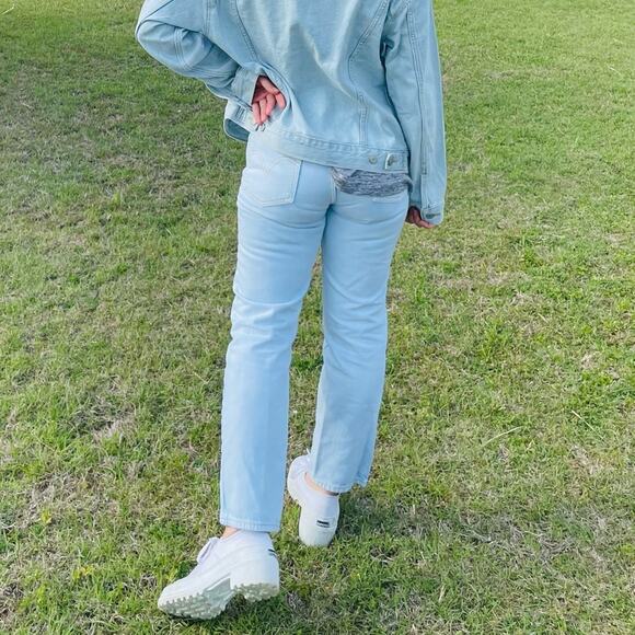 NWT Levi’s Premium Denim Wedgie Straight in Cloud 9 Wash High Waist - Picture 1 of 5